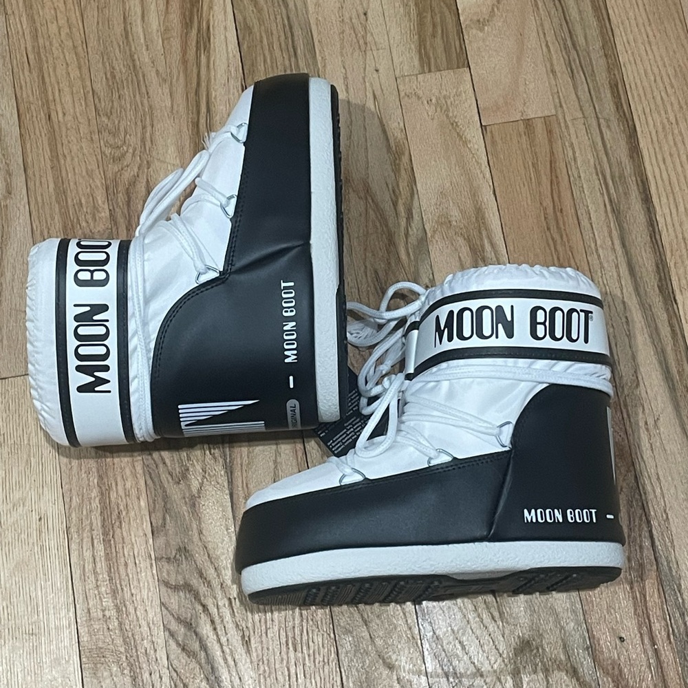 Brand new moon boots!